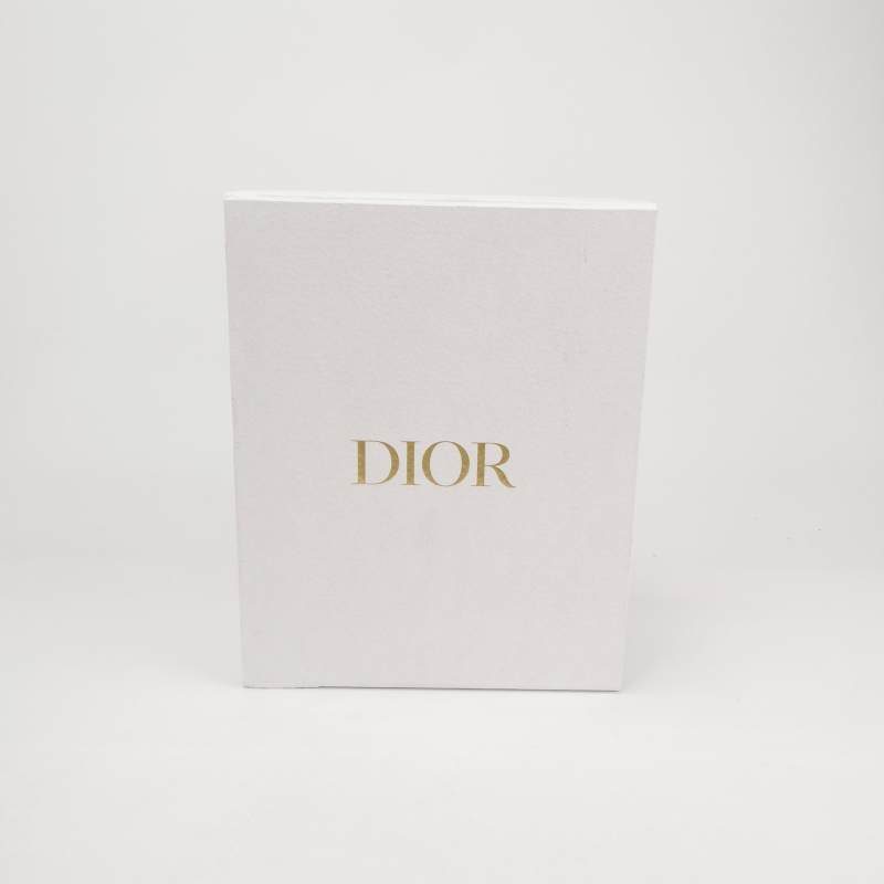 Dior 蝴蝶刺绣字母 Logo 渔夫帽