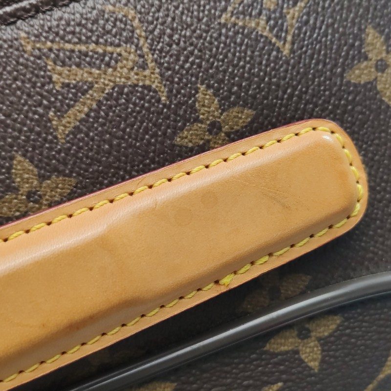 Louis Vuitton Pegase 隔层行李箱