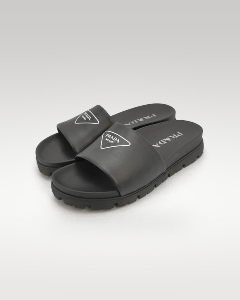 Prada 三角 Logo 牛皮拖鞋